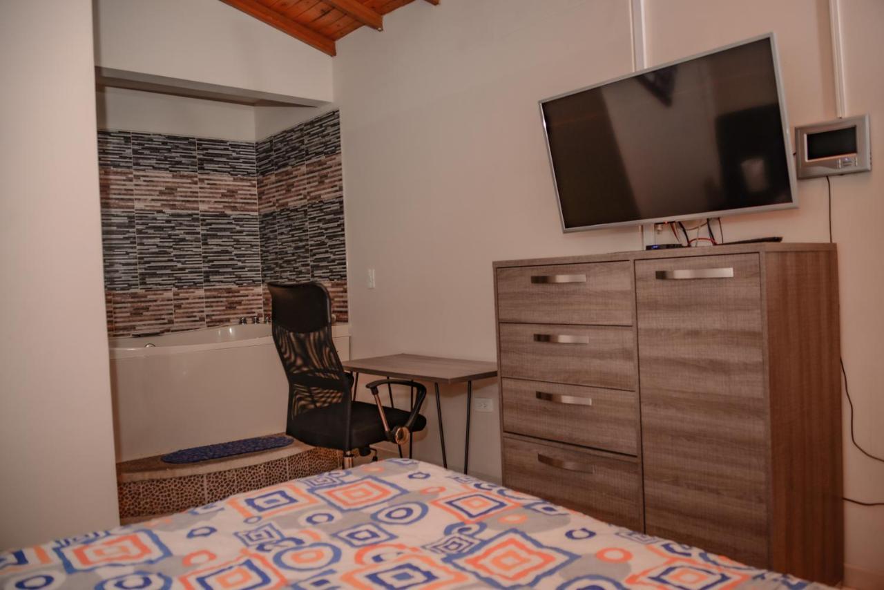 Poblado Brownstone Apartment Меделин Екстериор снимка