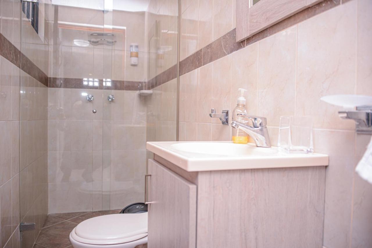 Poblado Brownstone Apartment Меделин Екстериор снимка
