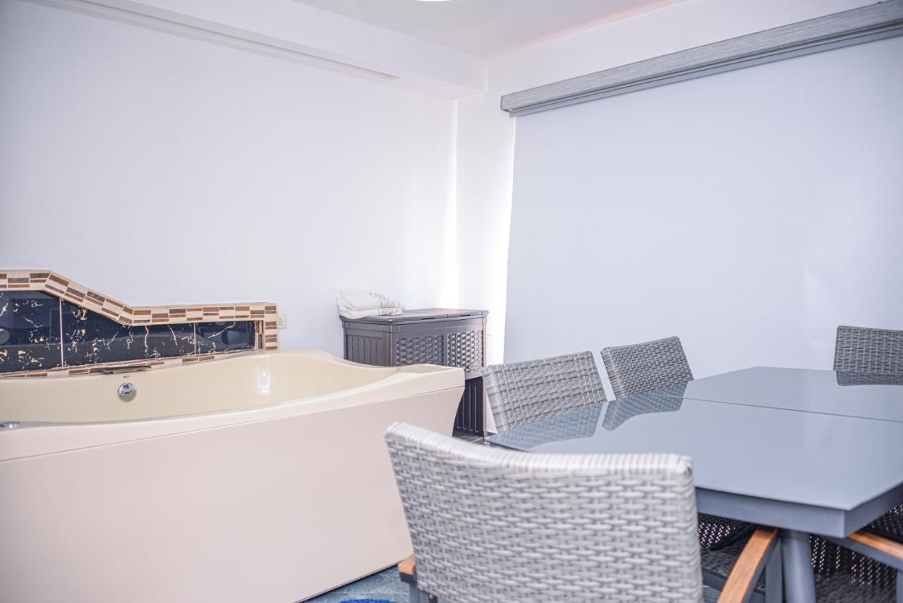 Poblado Brownstone Apartment Меделин Екстериор снимка