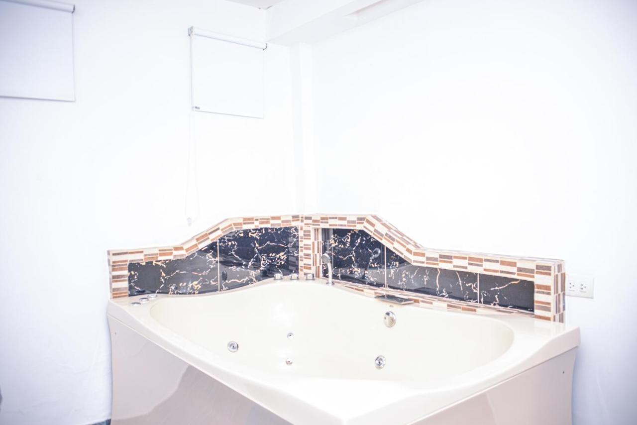 Poblado Brownstone Apartment Меделин Екстериор снимка