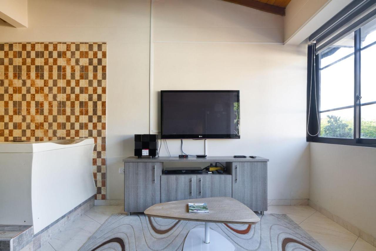 Poblado Brownstone Apartment Меделин Екстериор снимка